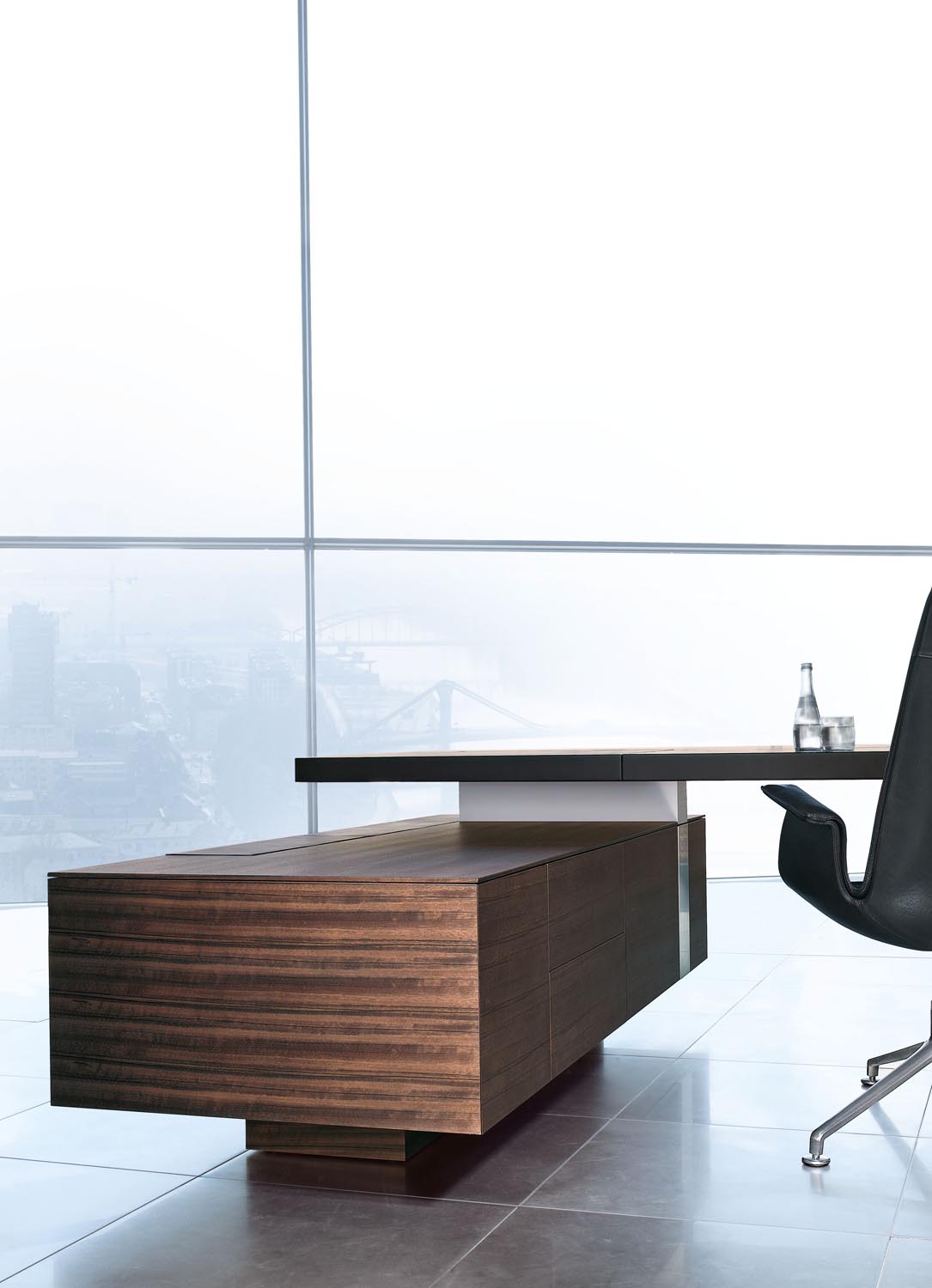 Walter Knoll CEOO Desk Walter Knoll CEOO Desk