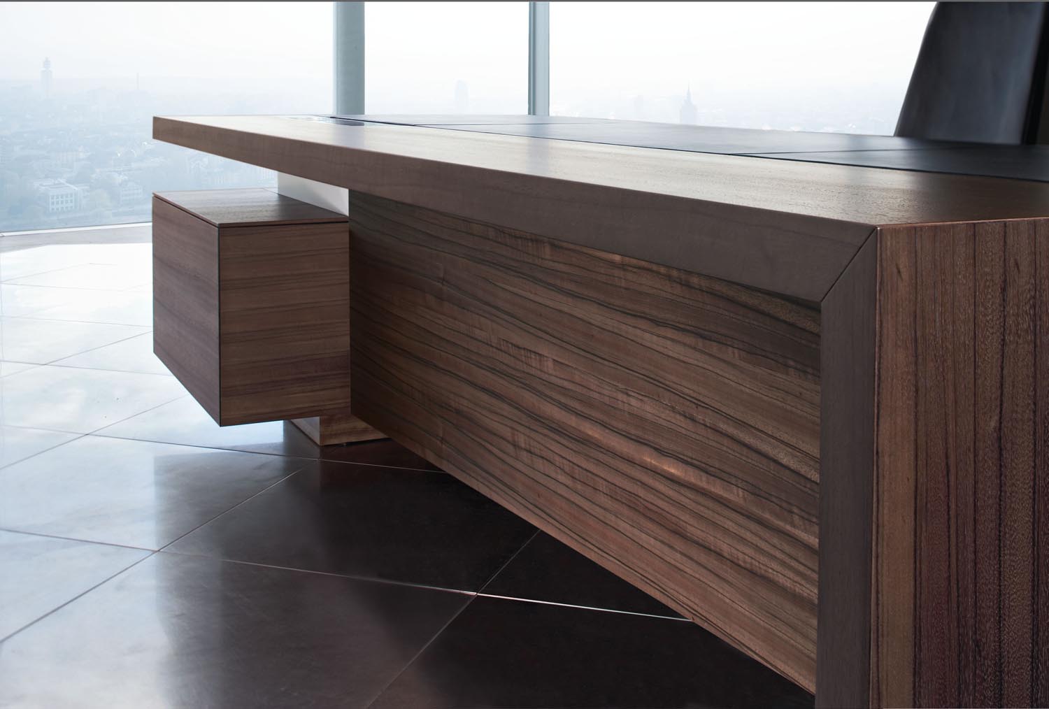 Walter Knoll CEOO Desk Walter Knoll CEOO Desk