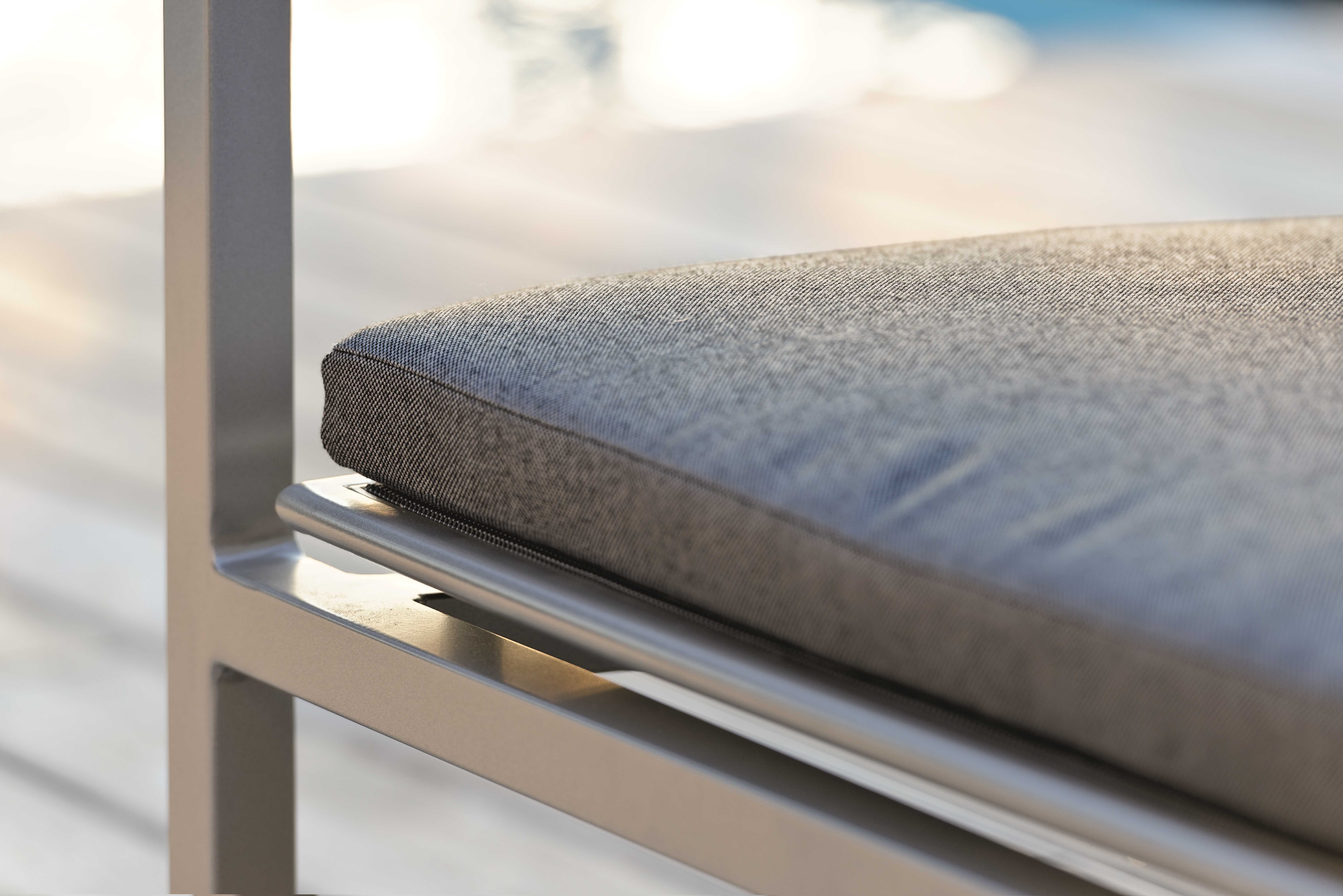 STERN Lounge-Seitenelement SKELBY Aluminium graphit mit Bezug Textilen silbergrau / Armlehne rechts