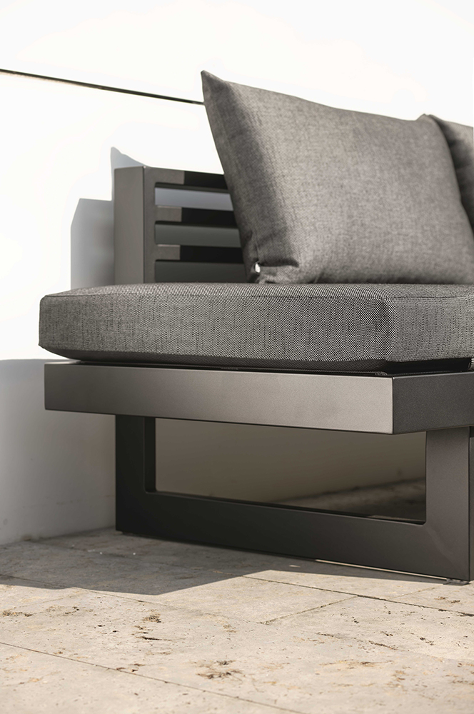 STERN Lounge/Liege NEW HOLLY Alum. schwarz matt/Textilen Leinen grau/Kissen 100% Polyacryl seidenschwarz STERN Lounge/Liege NEW HOLLY Alum. schwarz matt/Textilen Leinen grau/Kissen 100% Polyacryl seidenschwarz