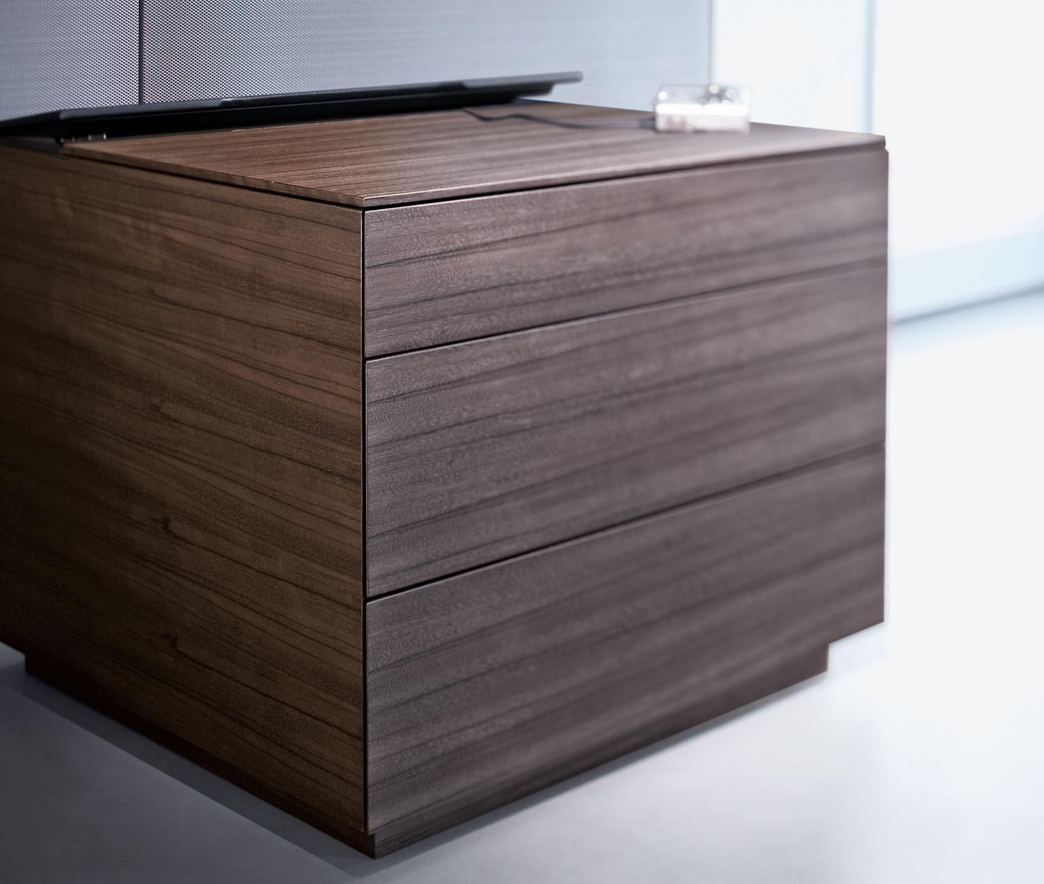 Walter Knoll CEOO Desk