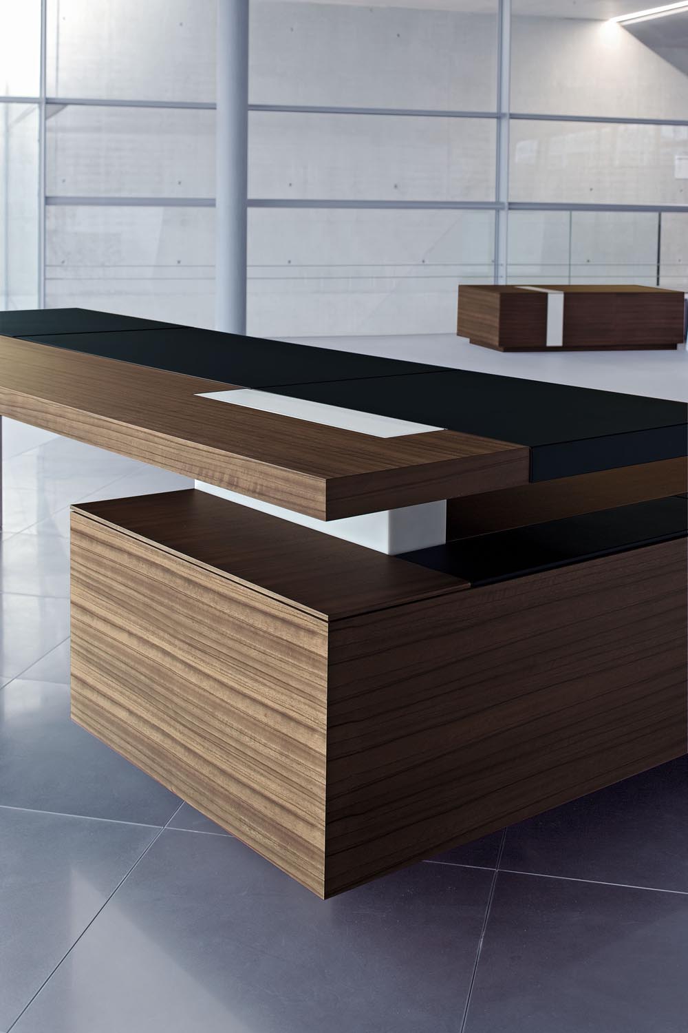 Walter Knoll CEOO Desk Walter Knoll CEOO Desk