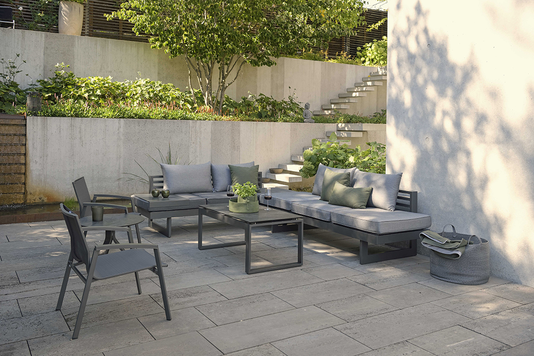STERN Lounge/Liege NEW HOLLY Aluminium anthrazit Textilen silber/Kissen 100% Polyacryl seidengrau STERN Lounge/Liege NEW HOLLY Aluminium anthrazit Textilen silber/Kissen 100% Polyacryl seidengrau
