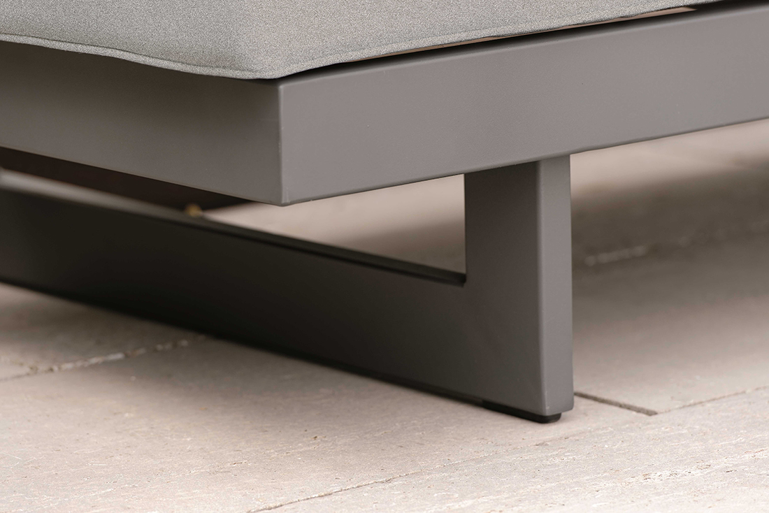 STERN Lounge/Liege NEW HOLLY Aluminium anthrazit Textilen silber/Kissen 100% Polyacryl seidengrau STERN Lounge/Liege NEW HOLLY Aluminium anthrazit Textilen silber/Kissen 100% Polyacryl seidengrau