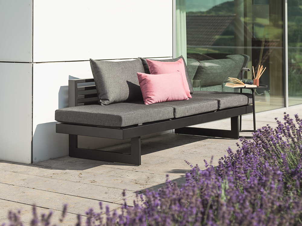 STERN Lounge/Liege NEW HOLLY Alum. schwarz matt/Textilen Leinen grau/Kissen 100% Polyacryl seidenschwarz STERN Lounge/Liege NEW HOLLY Alum. schwarz matt/Textilen Leinen grau/Kissen 100% Polyacryl seidenschwarz