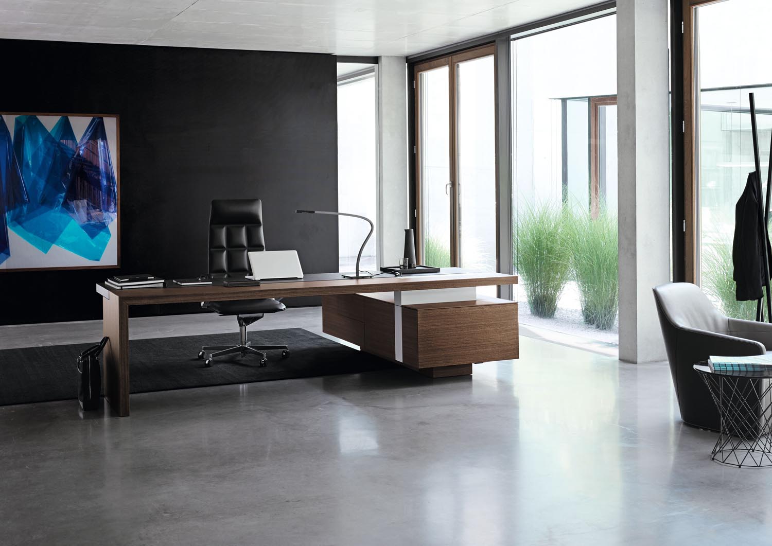 Walter Knoll CEOO Desk Walter Knoll CEOO Desk