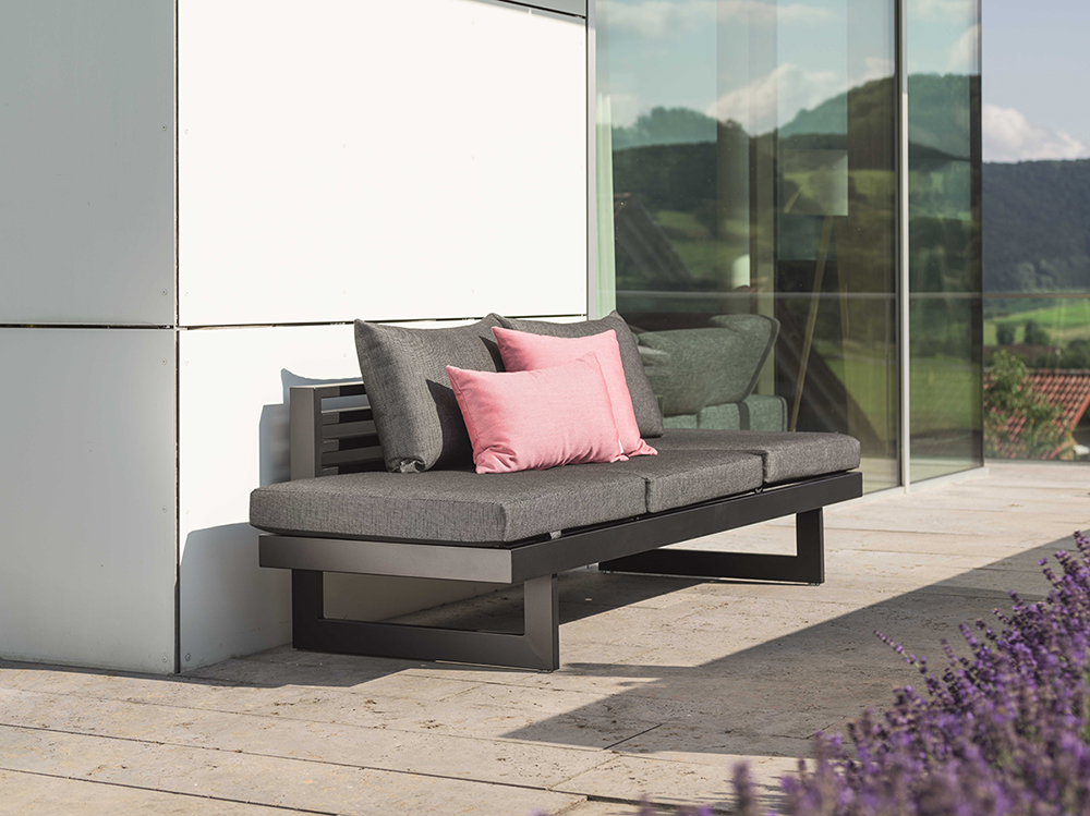 STERN Lounge/Liege NEW HOLLY Alum. schwarz matt/Textilen Leinen grau/Kissen 100% Polyacryl seidenschwarz STERN Lounge/Liege NEW HOLLY Alum. schwarz matt/Textilen Leinen grau/Kissen 100% Polyacryl seidenschwarz