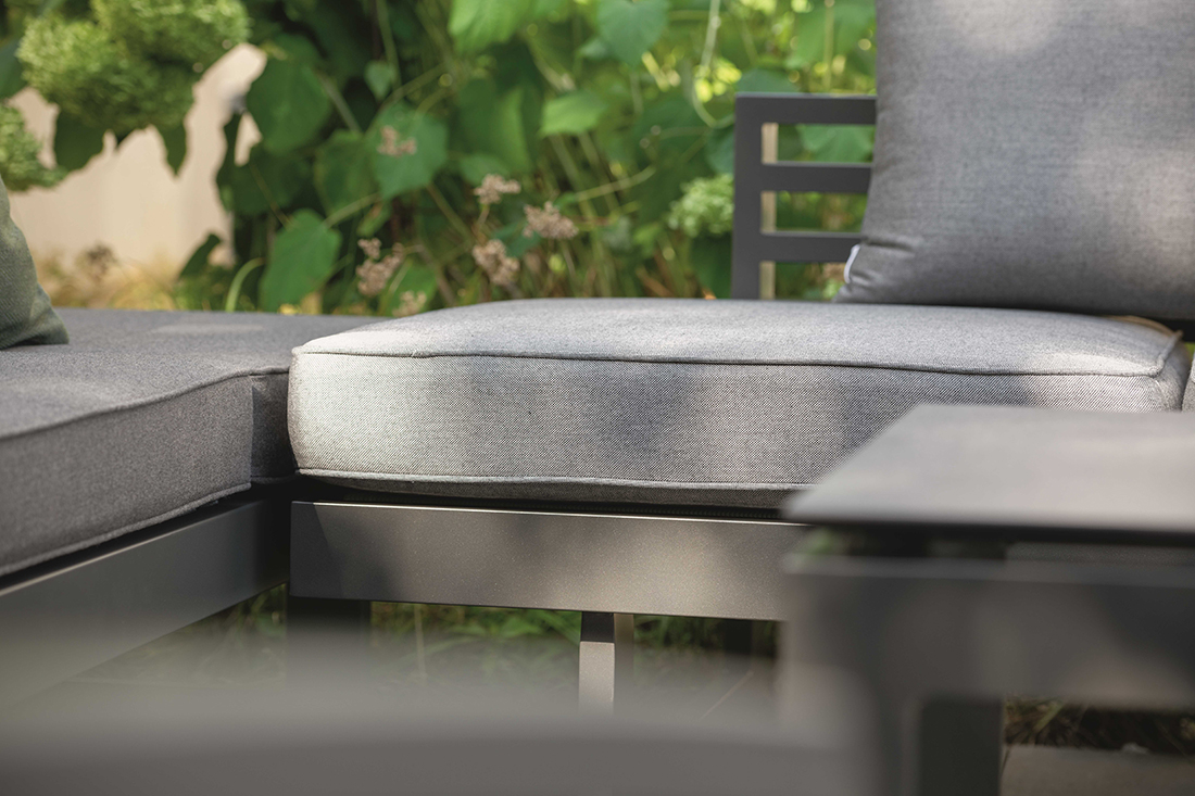 STERN Lounge/Liege NEW HOLLY Aluminium anthrazit Textilen silber/Kissen 100% Polyacryl seidengrau STERN Lounge/Liege NEW HOLLY Aluminium anthrazit Textilen silber/Kissen 100% Polyacryl seidengrau