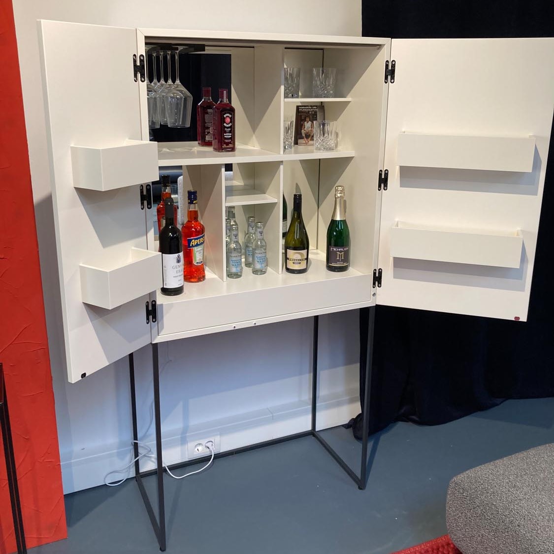 WK 420 VIVA Solitär Barschrank Ausstellungsstück