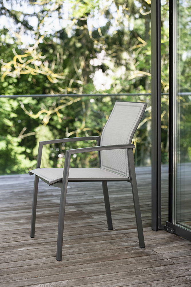 STERN Stapelsessel KARI Aluminium anthrazit mit Bezug Textilen silber STERN Stapelsessel KARI Aluminium anthrazit mit Bezug Textilen silber