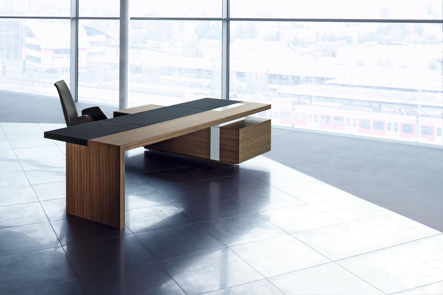 Walter Knoll CEOO Desk